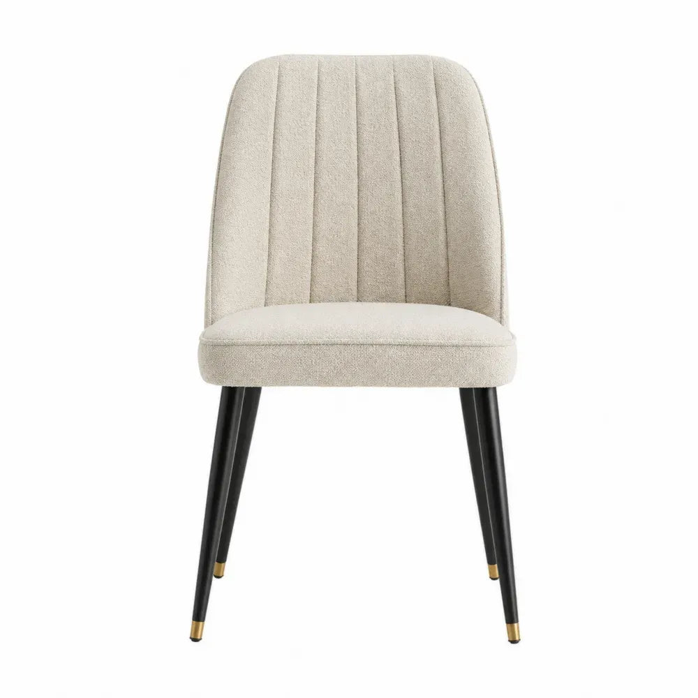 Silla de comedor tapizada de poliéster bouclé beige con patas metálicas negras y puntas doradas 45 x 52 x 85 cm